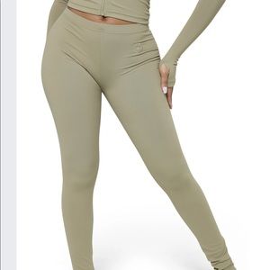 Olive green fitted leggings
